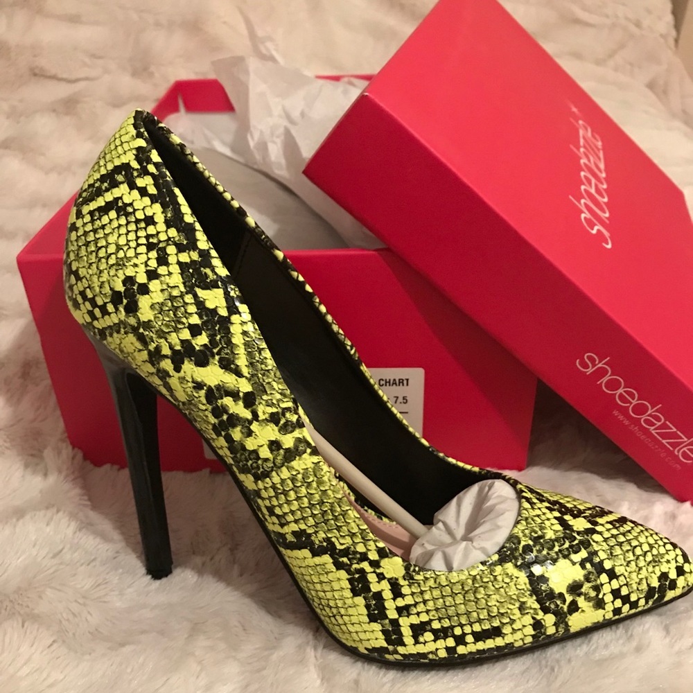 Chartreuse/Black Snakeskin pumps